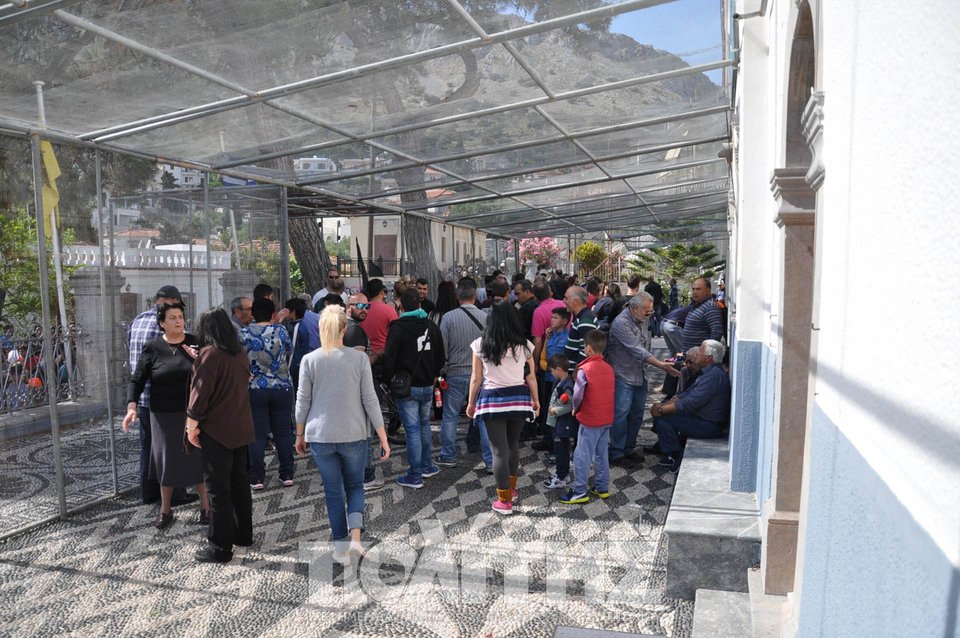 Με μαύρες σημαίες βγήκαν στους δρόμους στη Χίο-Οργή λαού για την «παύση» του ρουκετοπόλεμου [εικόνες & βίντεο] | iefimerida.gr 3