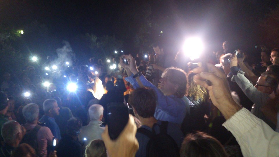 Πεδίον του Αρεως: Διαμαρτυρία με  φακούς και φαναράκια -Ενάντια στη γκετοποίηση της περιοχής[εικόνες] | iefimerida.gr 1