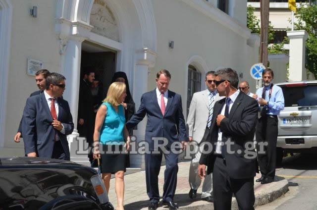 Και ξαφνικά ο Αμερικανός πρέσβης πήγε στη Λαμία να μιλήσει για ιαματικά λουτρά και να φάει στην Πλατεία Λαού [εικόνες] | iefimerida.gr 0