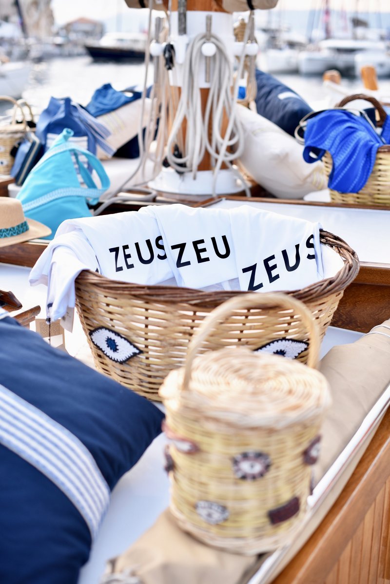 Ενα καΐκι μετατράπηκε σε... μπουτίκ του ΖΕUS+DIONE [εικόνες] | iefimerida.gr 2