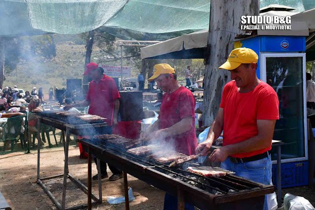 Με μπάρμπεκιου στην παραλία και βουτιές γιόρτασαν την Πρωτομαγιά στο Ναύπλιο [εικόνες & βίντεο] | iefimerida.gr 6