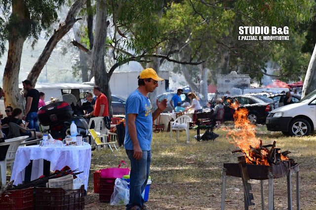 Με μπάρμπεκιου στην παραλία και βουτιές γιόρτασαν την Πρωτομαγιά στο Ναύπλιο [εικόνες & βίντεο] | iefimerida.gr 4