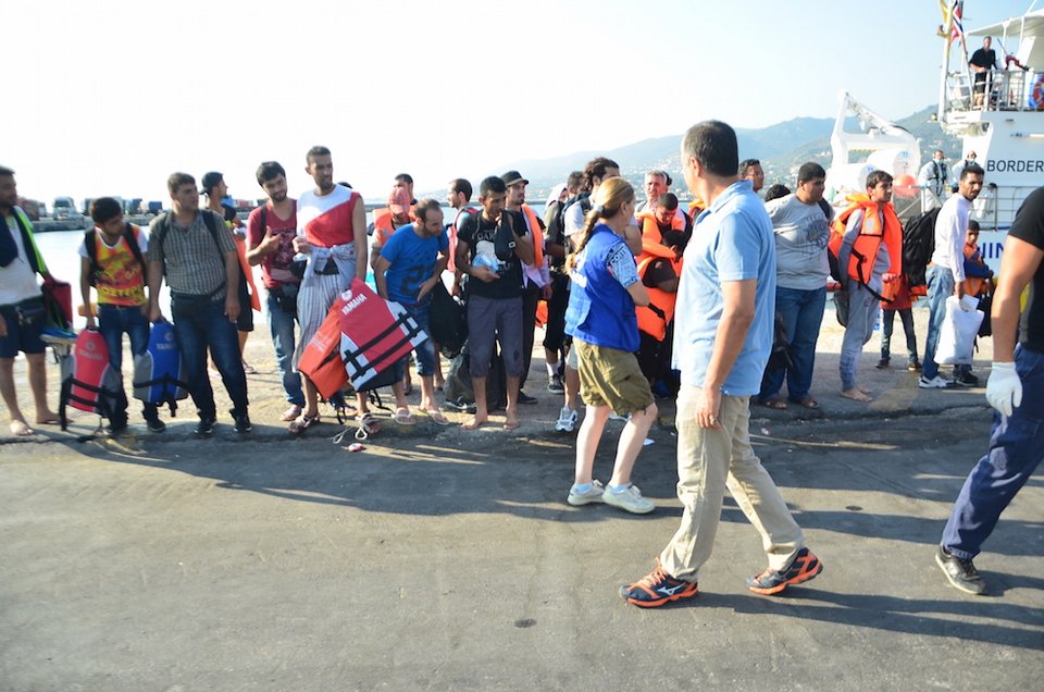 Αιφνίδια επίσκεψη Θεοδωράκη σε καταυλισμούς μεταναστών στη Λέσβο: Οι υπουργοί απέτυχαν [εικόνες] | iefimerida.gr 1
