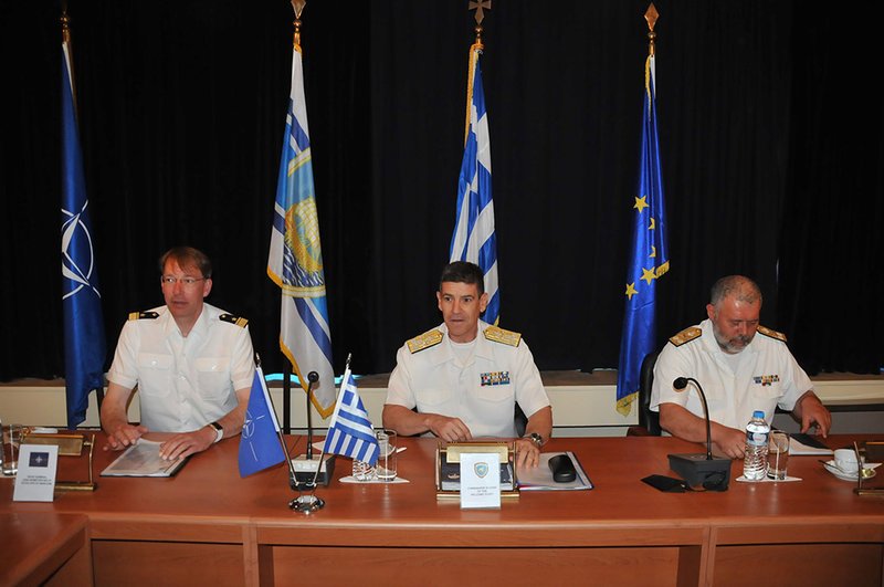 Mε το διευθυντή επιχειρήσεων της συμμαχικής ναυτικής διοίκησης συναντήθηκε ο αρχηγός στόλου [εικόνες] | iefimerida.gr 1