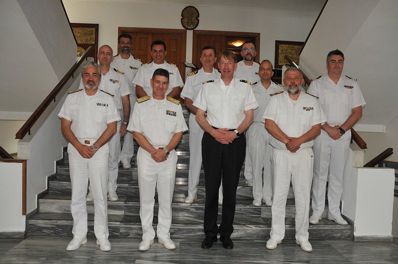 Mε το διευθυντή επιχειρήσεων της συμμαχικής ναυτικής διοίκησης συναντήθηκε ο αρχηγός στόλου [εικόνες] | iefimerida.gr 2