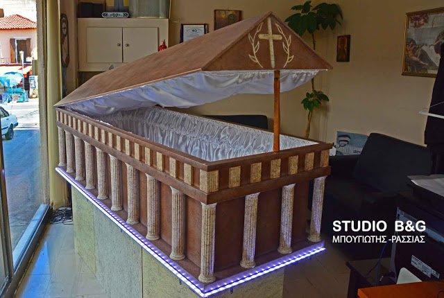 Απίστευτο! Εφτιαξαν φέρετρο σε σχέδιο Παρθενώνα -Παραγγελία ομογενή [εικόνες & βίντεο] | iefimerida.gr 0