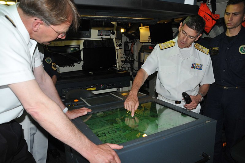 Mε το διευθυντή επιχειρήσεων της συμμαχικής ναυτικής διοίκησης συναντήθηκε ο αρχηγός στόλου [εικόνες] | iefimerida.gr 3