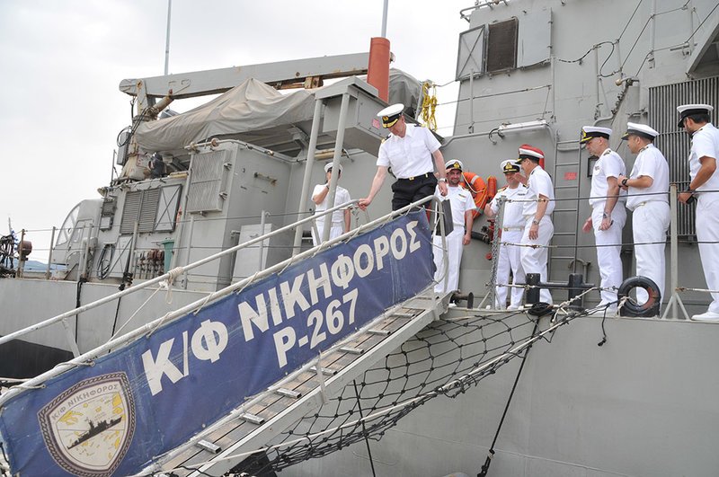 Mε το διευθυντή επιχειρήσεων της συμμαχικής ναυτικής διοίκησης συναντήθηκε ο αρχηγός στόλου [εικόνες] | iefimerida.gr 5