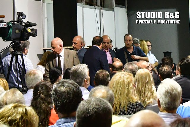 Αρον άρον έφυγε ο υπουργός Οικονομίας Δ. Παπαδημητρίου από την EXPO Πελοπόννησος [βίντεο] | iefimerida.gr 0