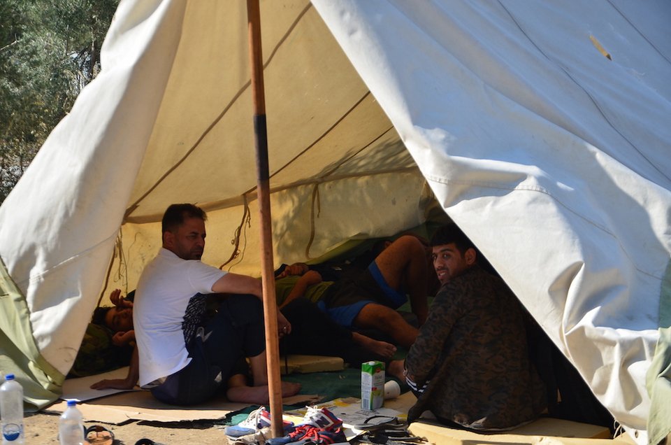 Αιφνίδια επίσκεψη Θεοδωράκη σε καταυλισμούς μεταναστών στη Λέσβο: Οι υπουργοί απέτυχαν [εικόνες] | iefimerida.gr 4