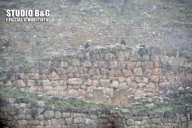 Σπάνιο θέαμα: Ο αρχαιολογικός χώρος των μυθικών Μυκηνών καλυμμένος από χιόνι! [εικόνες & βίντεο] | iefimerida.gr 1