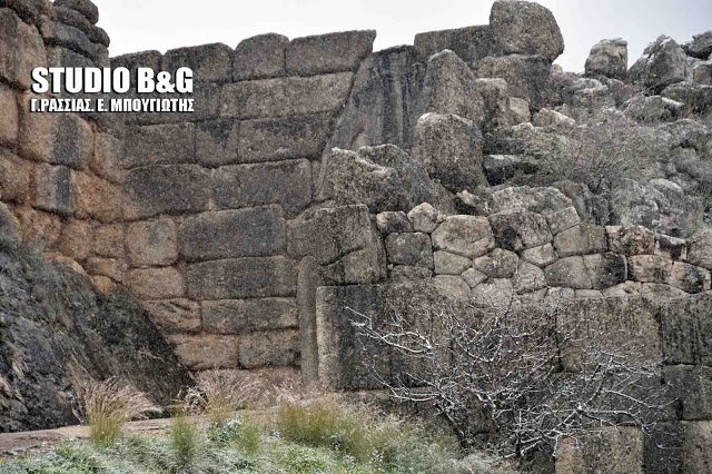 Σπάνιο θέαμα: Ο αρχαιολογικός χώρος των μυθικών Μυκηνών καλυμμένος από χιόνι! [εικόνες & βίντεο] | iefimerida.gr 13