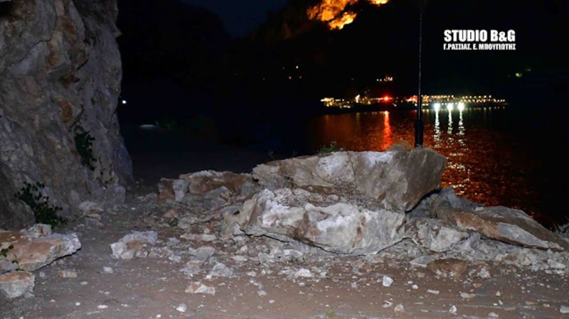 Κατολίσθηση σε δρόμο του Ναυπλίου -Από θαύμα δεν υπήρξαν θύματα [εικόνες & βίντεο] | iefimerida.gr 0