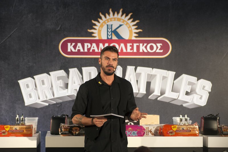 Ο Ακης Πετρετζίκης