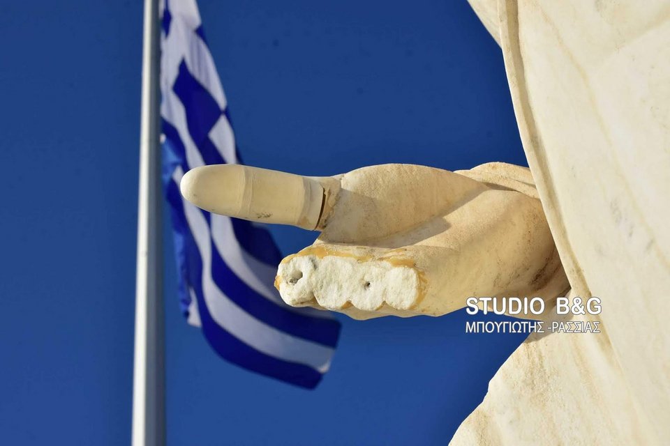 Ανεγκέφαλοι βανδάλισαν το άγαλμα του Καποδίστρια στο Ναύπλιο -Εσπασαν τα δάχτυλα [εικόνες & βίντεο] | iefimerida.gr 2