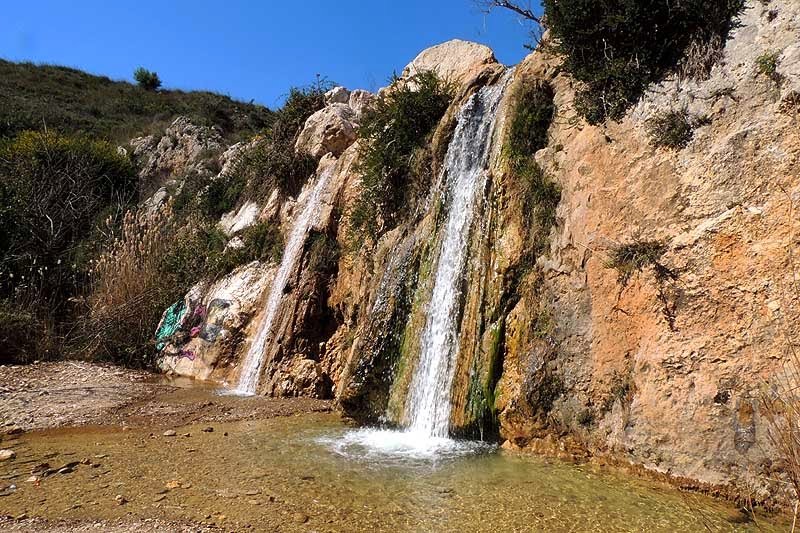 Κι όμως, σε απόσταση μισής ώρας από την Ομόνοια υπάρχει καταρράκτης -Μια άγνωστη, μαγική γωνιά στην Πεντέλη [εικόνες & βίντεο] | iefimerida.gr 4