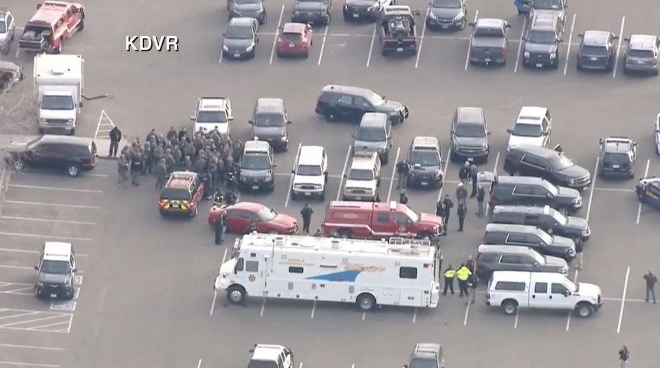 Πυροβολισμοί στο Ντένβερ -Nεκρός αστυνομικός, έξι τραυματίες [εικόνες & βίντεο] | iefimerida.gr 2