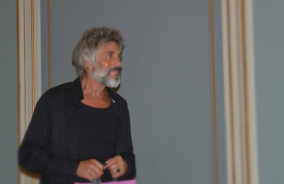 Αγνώριστος ο Σταύρος Ζαλμάς: Σε παράσταση για την προσφυγιά -Οι πρώτες εικόνες | iefimerida.gr 0