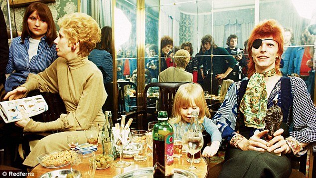 Η άγνωστη σχέση του Ντέιβιντ Μπάουι με την Κύπρο -Το τραγούδι που έγραψε για το νησί [εικόνες] | iefimerida.gr 2