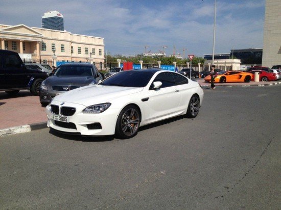 Οχι, δεν είναι έκθεση πολυτελών αυτοκινήτων, αλλά πάρκινγκ κολεγίου στο Ντουμπάι [εικόνες] | iefimerida.gr 1