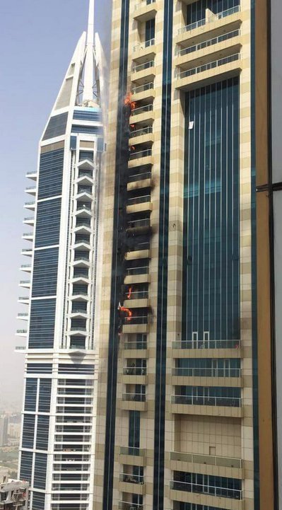 Φωτιά σε ουρανοξύστη στο Ντουμπάι [εικόνες&βίντεο] | iefimerida.gr 1