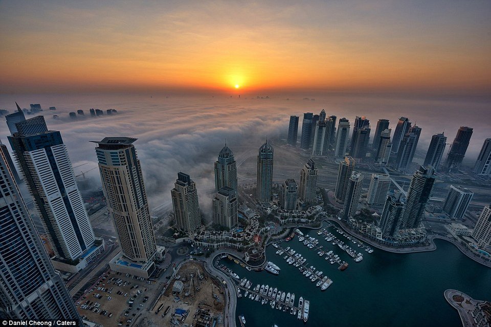 Οταν οι ουρανοξύστες του Ντουμπάι παίζουν κρυφτό με τα σύννεφα [εικόνες]  | iefimerida.gr 1