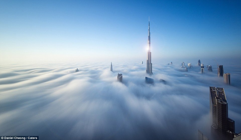 Οταν οι ουρανοξύστες του Ντουμπάι παίζουν κρυφτό με τα σύννεφα [εικόνες]  | iefimerida.gr 4