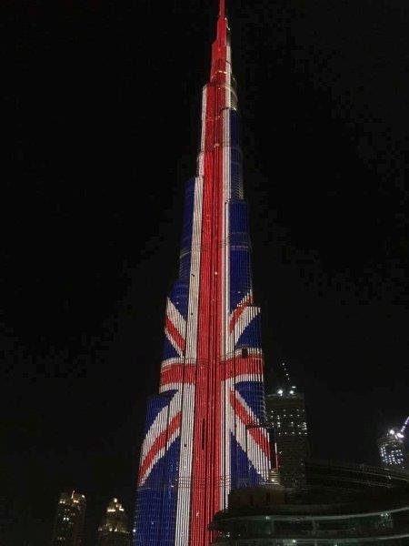 Στα χρώματα της βρετανικής σημαίας ολόκληρος ο πλανήτης -Για τα θύματα του Μάντσεστερ [εικόνες] | iefimerida.gr 0