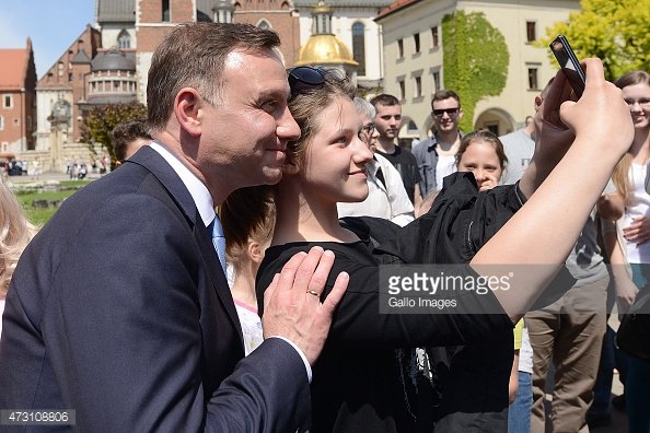 Πολωνία: Πώς ένας άγνωστος, ευρωσκεπτικιστής Δεξιός έγινε Πρόεδρος της χώρας [εικόνες] | iefimerida.gr 3