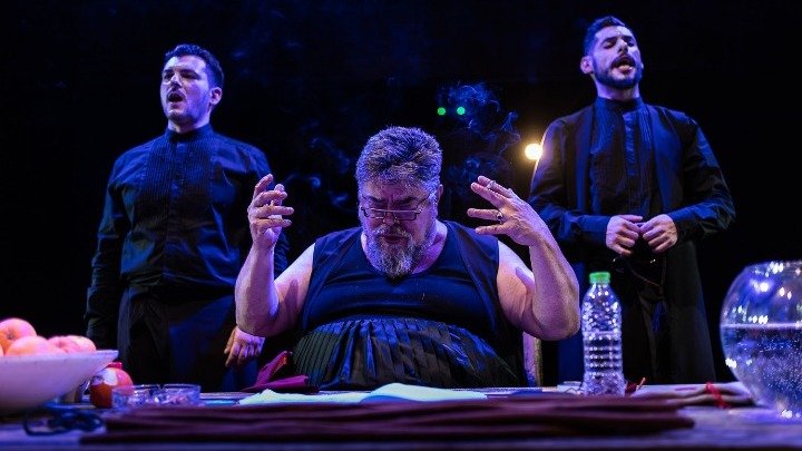 Παγκόσμια Ημέρα Θεάτρου και ο Γεράσιμος Σκιαδαρέσης ανεβάζει παράσταση μέσα στη Βουλή | iefimerida.gr 1