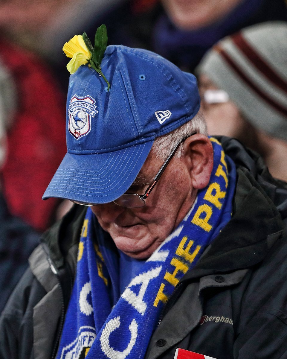 Συγκίνηση στο Λονδίνο για τον αγνοούμενο Σάλα: Λουλούδια και δάκρυα [εικόνες & βίντεο] | iefimerida.gr 6