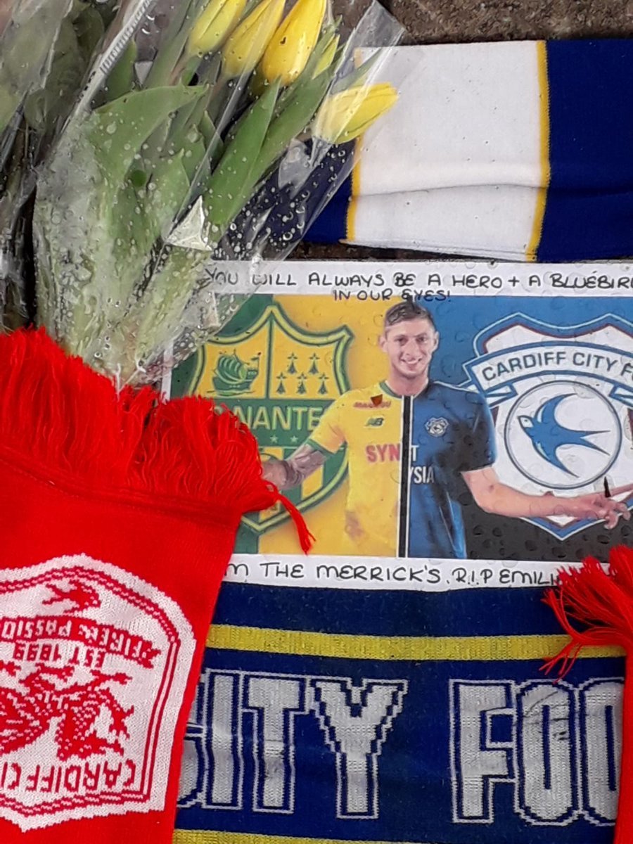 Συγκίνηση στο Λονδίνο για τον αγνοούμενο Σάλα: Λουλούδια και δάκρυα [εικόνες & βίντεο] | iefimerida.gr 1