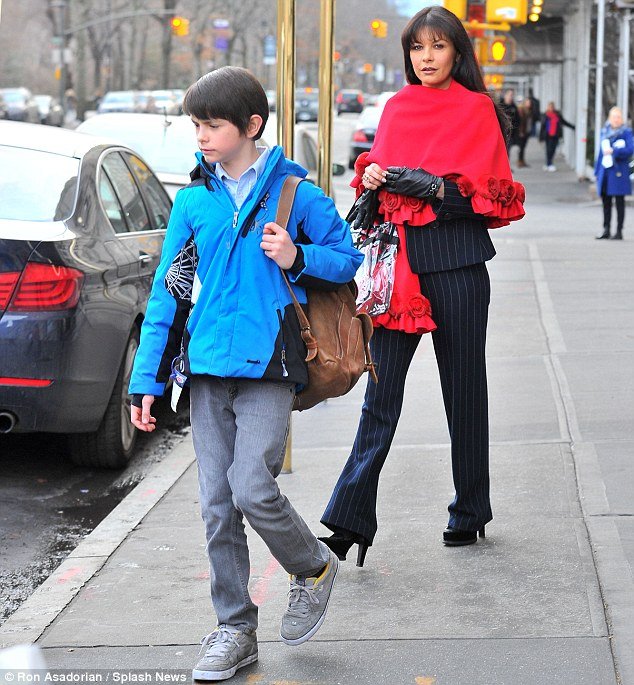 Ο Μάικλ Ντάγκλας διηγείται πώς έκαναν bullying στο παιδί του γιατί είναι Εβραίος [εικόνες] | iefimerida.gr 1