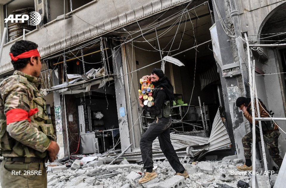 Πλιάτσικο, καταστροφές & φωτιές στο Αφρίν, μετά την κατάληψη από Τούρκους [εικόνες & βίντεο] | iefimerida.gr 0