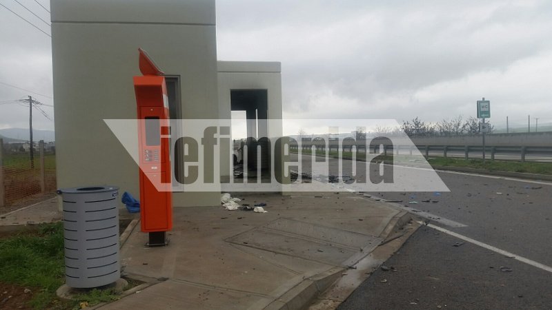 H επόμενη μέρα του φριχτού τροχαίου στη Θήβα -Συντρίμμια και αποκαΐδια [εικόνες] | iefimerida.gr 2