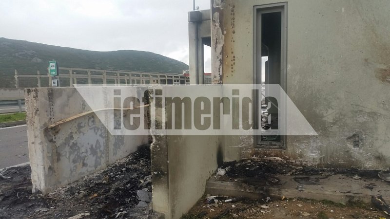 H επόμενη μέρα του φριχτού τροχαίου στη Θήβα -Συντρίμμια και αποκαΐδια [εικόνες] | iefimerida.gr 6