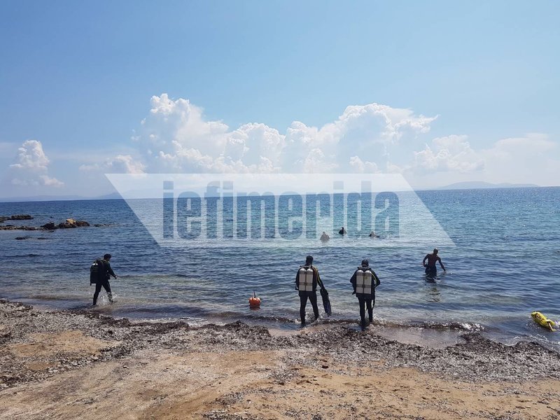 Δύτες ψάχνουν για θύματα στο Κόκκινο Λιμανάκι [εικόνες & βίντεο] | iefimerida.gr 1