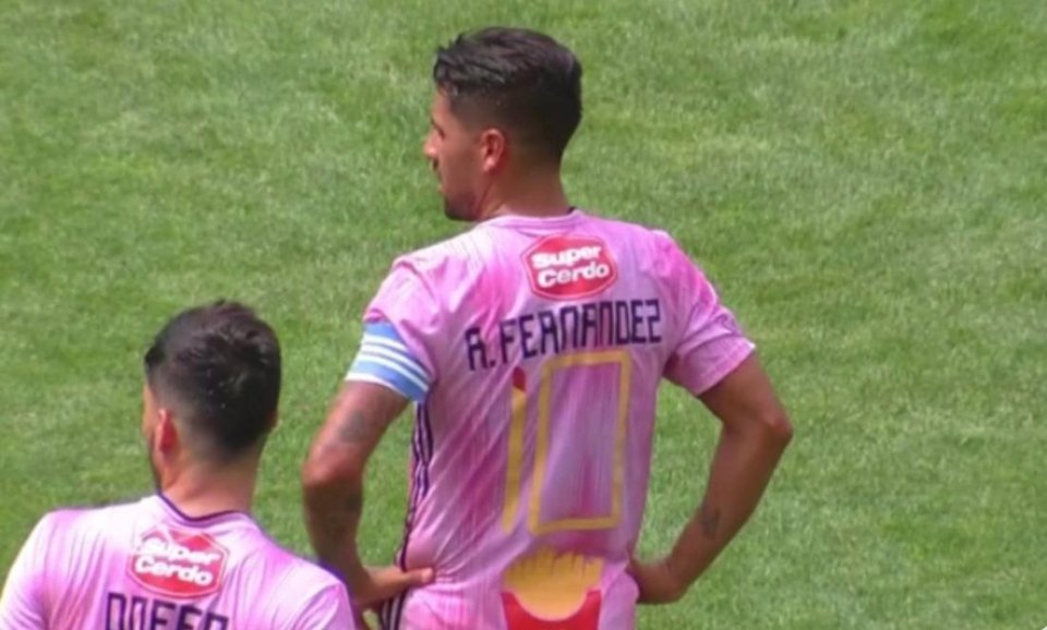 Πρωτότυπο: Η ομάδα από τη Χιλή που έχει στη φανέλα της... πατάτες τηγανητές [εικόνες] | iefimerida.gr 1