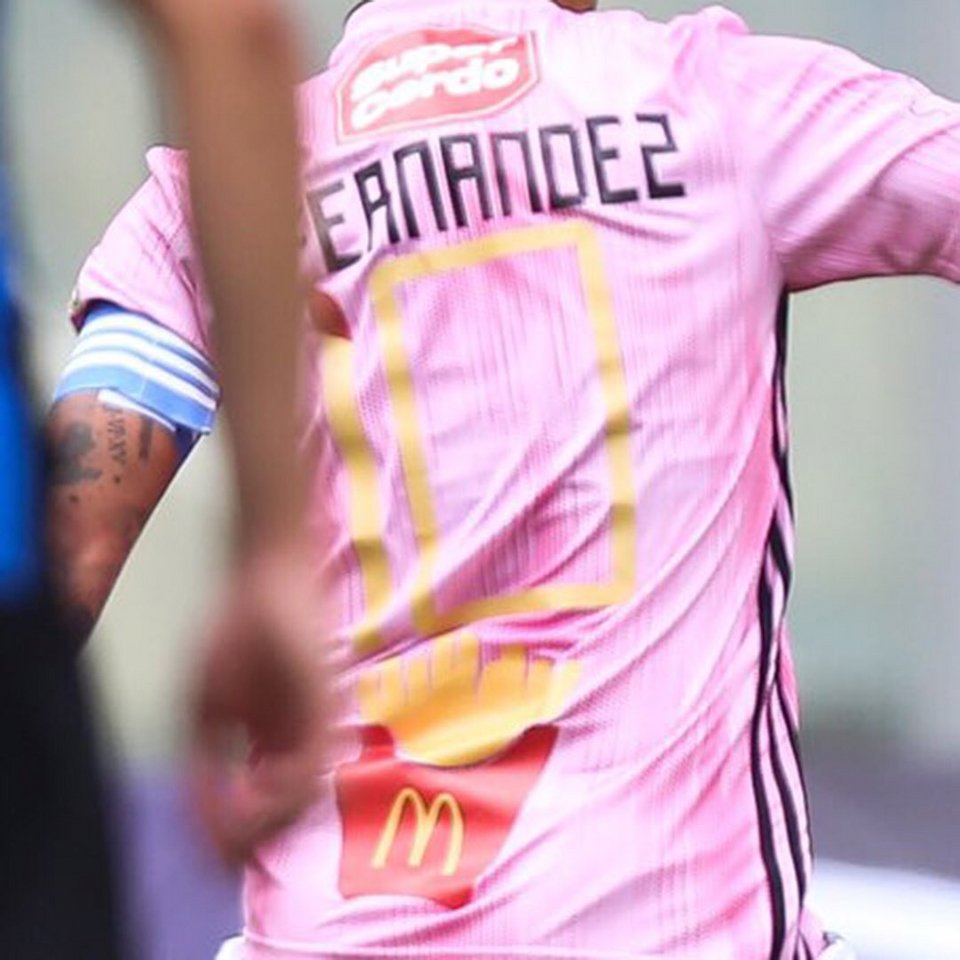 Πρωτότυπο: Η ομάδα από τη Χιλή που έχει στη φανέλα της... πατάτες τηγανητές [εικόνες] | iefimerida.gr 0