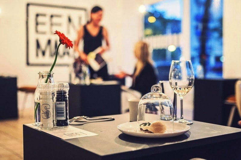 Τραπέζι για... έναν - Ενα εστιατόριο, αποκλειστικά για «μοναχικούς» πελάτες [εικόνες] | iefimerida.gr 5