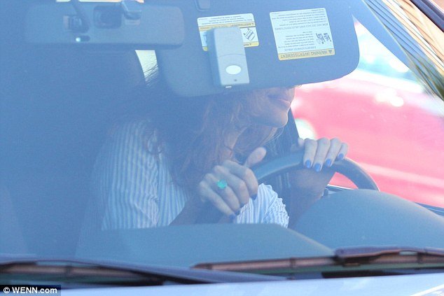 Φόβος και τρόμος- Η Εύα Μέντες οδηγεί ανάποδα στον δρόμο [εικόνες & βίντεο] | iefimerida.gr 0