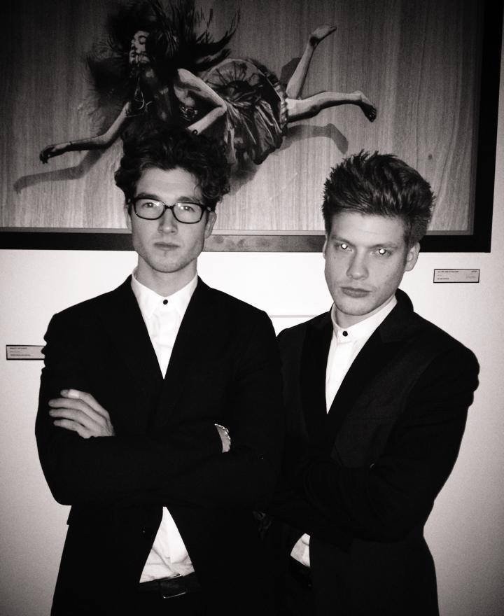 Οι «ιδιοφυΐες» της τέχνης: Πώς δυο 26χρονοι άλλαξαν μια για πάντα τη λειτουργία των γκαλερί [εικόνες]  | iefimerida.gr 3