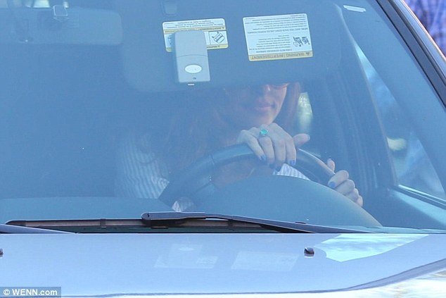 Φόβος και τρόμος- Η Εύα Μέντες οδηγεί ανάποδα στον δρόμο [εικόνες & βίντεο] | iefimerida.gr 1