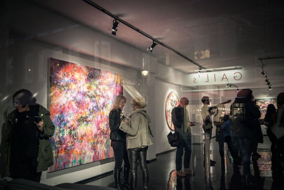 Οι «ιδιοφυΐες» της τέχνης: Πώς δυο 26χρονοι άλλαξαν μια για πάντα τη λειτουργία των γκαλερί [εικόνες]  | iefimerida.gr 7