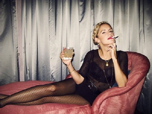 Η αναπάντεχα καυτή φωτογράφηση της κληρονόμου της δυναστείας Νιάρχου [εικόνες]  | iefimerida.gr 0