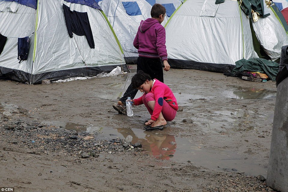 Κραυγή αγωνίας των προσφύγων στην Ειδομένη: «Τα παιδιά μας αρρωσταίνουν, πεθαίνουν» [εικόνες] | iefimerida.gr 4