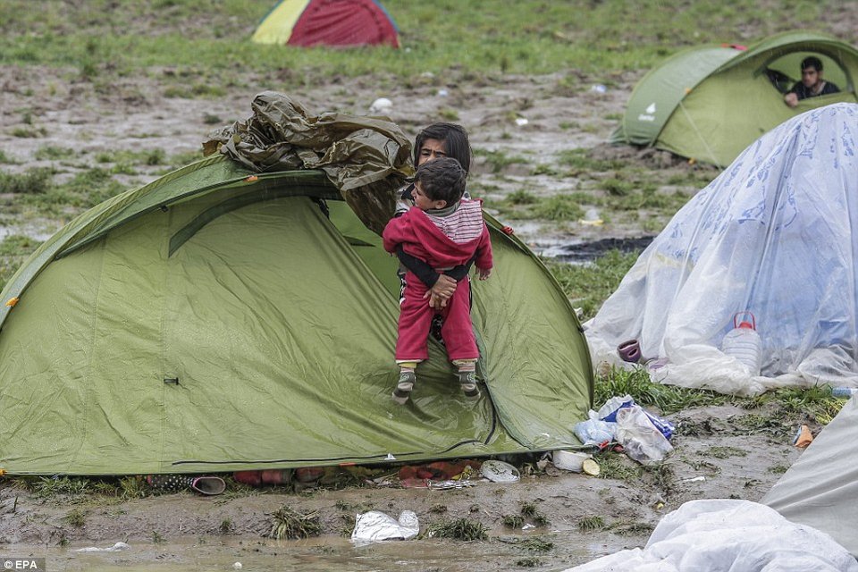 Κραυγή αγωνίας των προσφύγων στην Ειδομένη: «Τα παιδιά μας αρρωσταίνουν, πεθαίνουν» [εικόνες] | iefimerida.gr 6