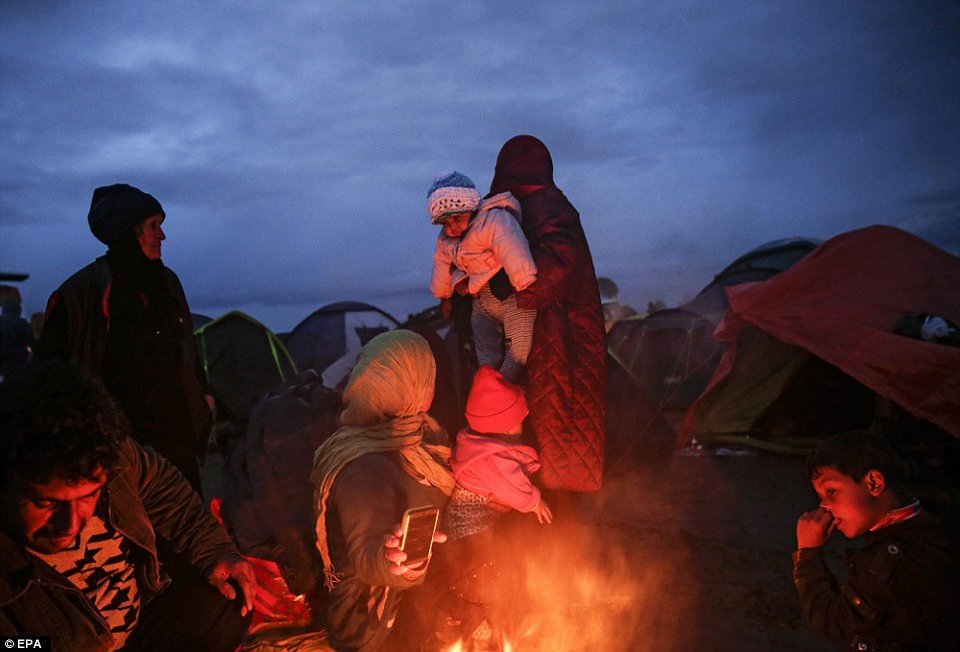 Κραυγή αγωνίας των προσφύγων στην Ειδομένη: «Τα παιδιά μας αρρωσταίνουν, πεθαίνουν» [εικόνες] | iefimerida.gr 3