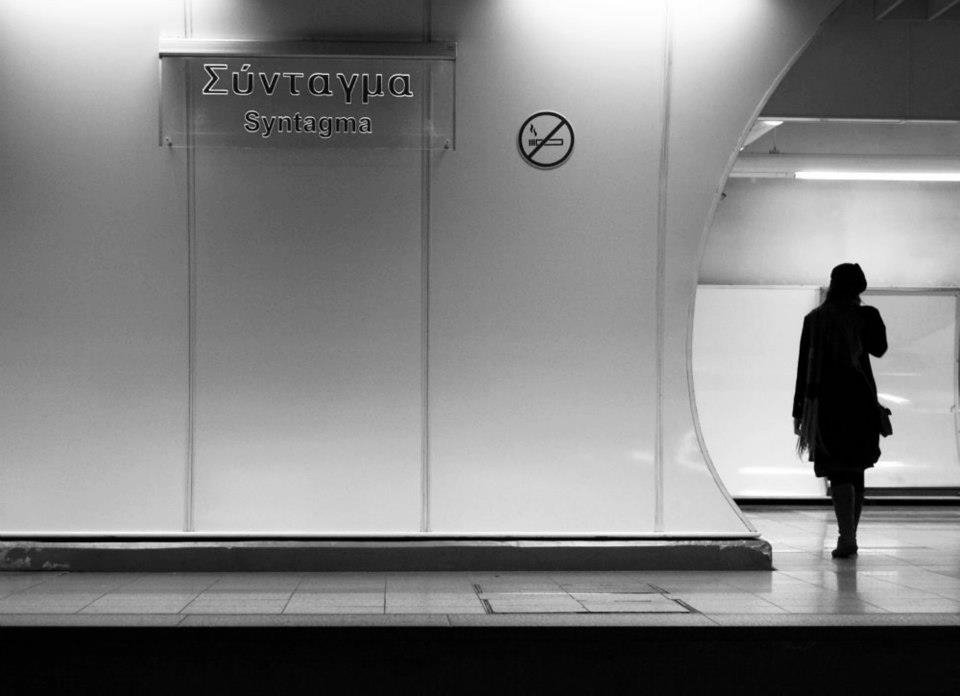 «Ανθρωποι στην πόλη»: Οι Αθηναίοι φωτογραφίζονται στην πραγματική τους ζωή και σοκάρουν [εικόνες] | iefimerida.gr 15