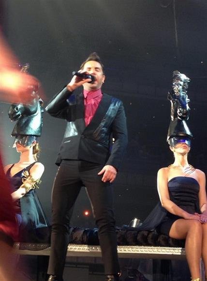 Οι πιο καυτές εμφανίσεις του χθεσινού MadWalk - Ποια βγήκε μέσα από τούρτα [εικόνες+βίντεο]  | iefimerida.gr 1